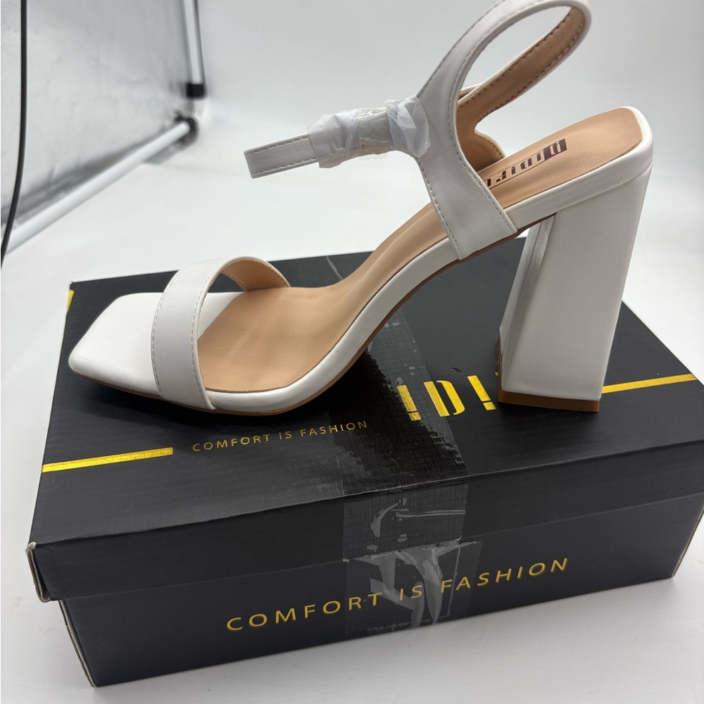 IDIFU Elegant White Block Heels